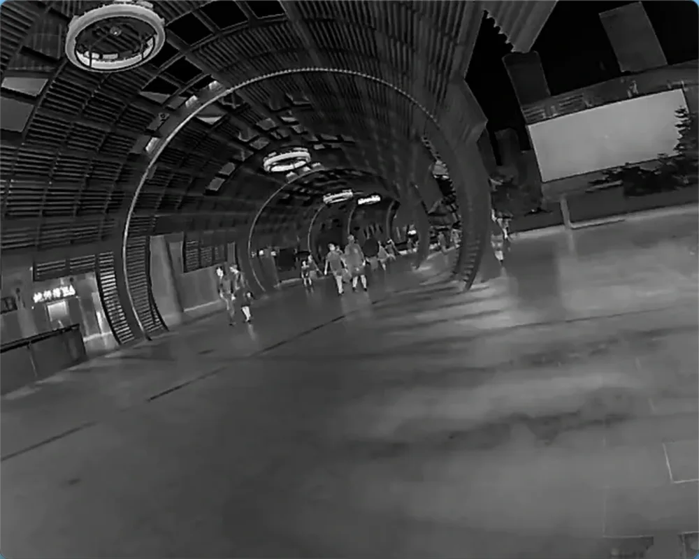 AeroMini 640 with 9 mm lens: real thermal image of pedestrians and circular structures at Shenzhen Bay
